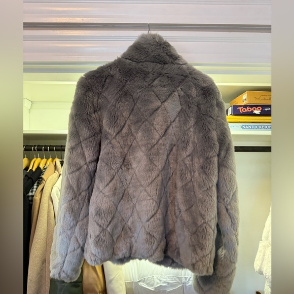 Lulus grey fluffy fur coat - Picture 5 of 5